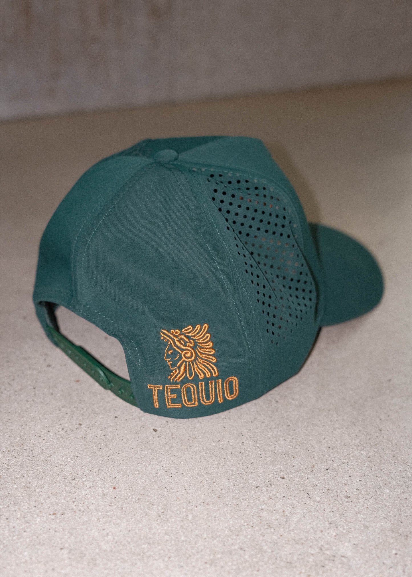 Tequio Hat : La Primera Edición